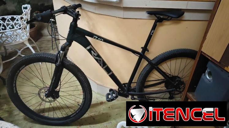 ‼️Bicicleta Rali – R10 de uso‼️ Precio: 200  usd  Es una 29 es de uso tiene un detalle en el asiento, lo demas esta al 1