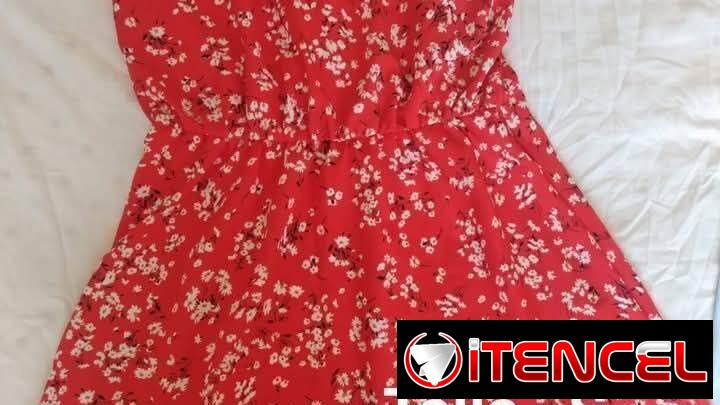 Ropa de mujer y tenis de hombre