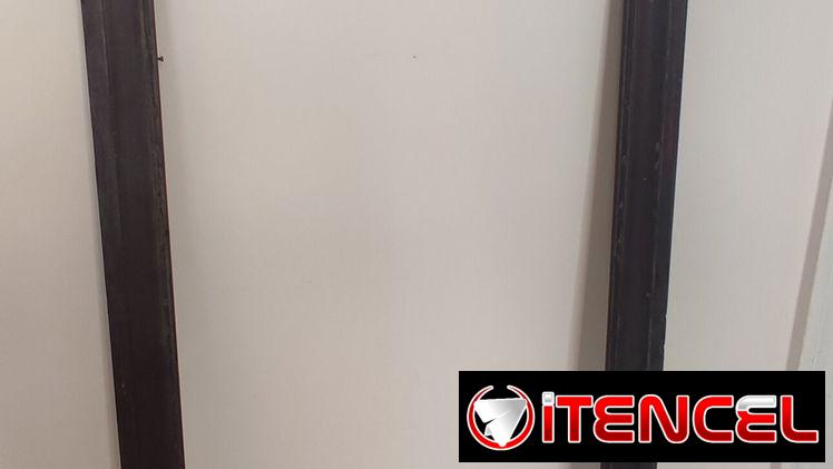 VENDO SOLO EL MARCO, MARCO ANTIGUO DE COLOR BLANCO–#–55398589 MIDIENDOLO DE EXTREMO A EXTREMO DESDE AFUERA 60CM DE ANC
