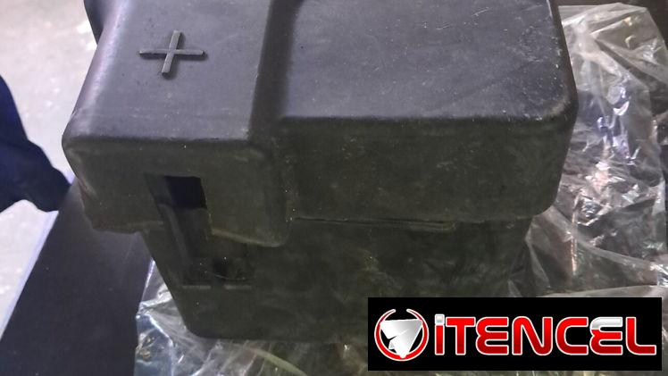 Porta bateria y protector de la bateria de auto