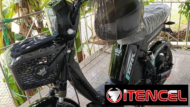 Bicimotos roja y negra , precio 1750 con casco,guantillas y capa para la moto …Autonomía 100km, bateria 48v 45 Amp