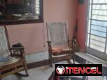 CASA GRANDE EN REGLA! 4 CUARTOS Y 2 BAÑOS – LISTA PARA VIVIR (CON TODO DENTRO)