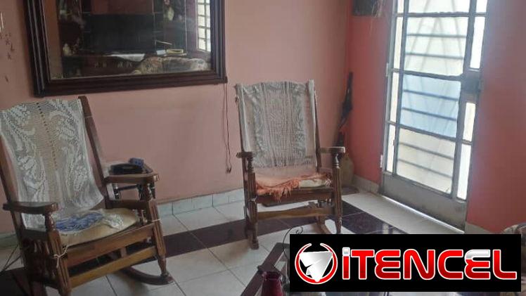 CASA GRANDE EN REGLA! 4 CUARTOS Y 2 BAÑOS – LISTA PARA VIVIR (CON TODO DENTRO)