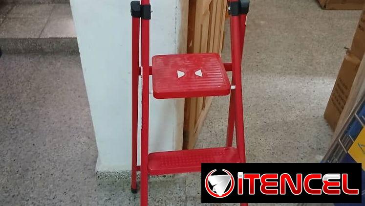 Escalera de metal 4 niveles   46usd