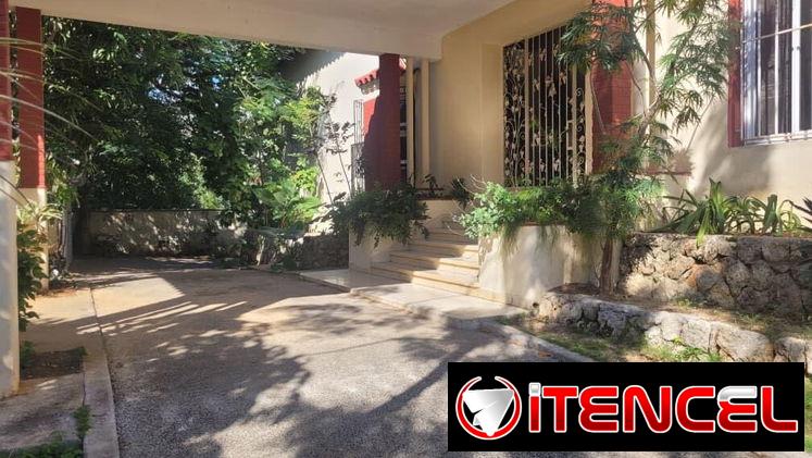 Grandisima casa en Alturas de Miramar