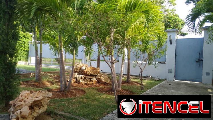 Venta- Atabey casa en bajos de un biplanta