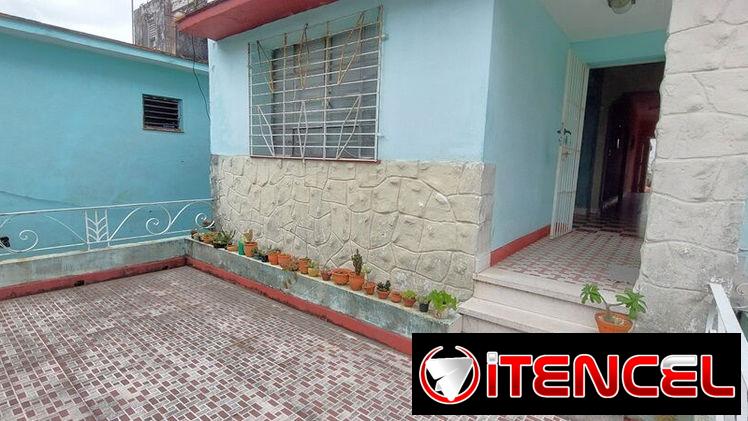 Casa (alto de biplanta), 3/4 y 1/2, Cerro, cerca de la Plaza de la Revolución (C-32)