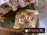 Juego de mesa de buena madera.