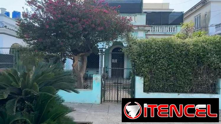 SE VENDE CASA BIPLANTA EN BAJOS – PLAYA, REPARTO LA SIERRA.*