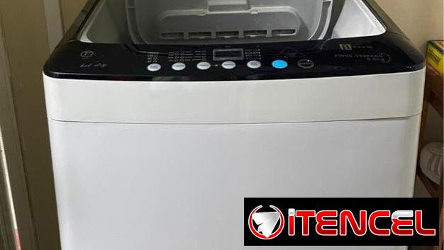 Lavadora de 9Kg con base de madera y protector de corriente