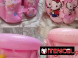 Chalecos salvavidas para niños y niñas de diferentes tallas.