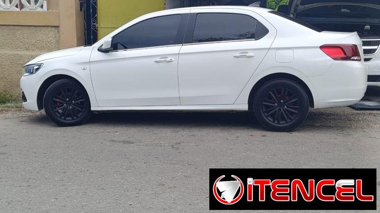 Carro Peugeot 301 año 2019
