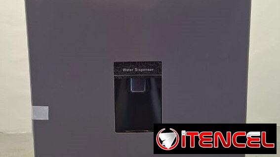 Refrigerador Hisense de 7.27cuft con dispensador de agua