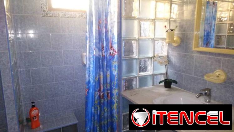 REBAJA DE 75 A 65 mil USD. Casa de 5 cuartos y 3 baños en Plaza de la Rev.