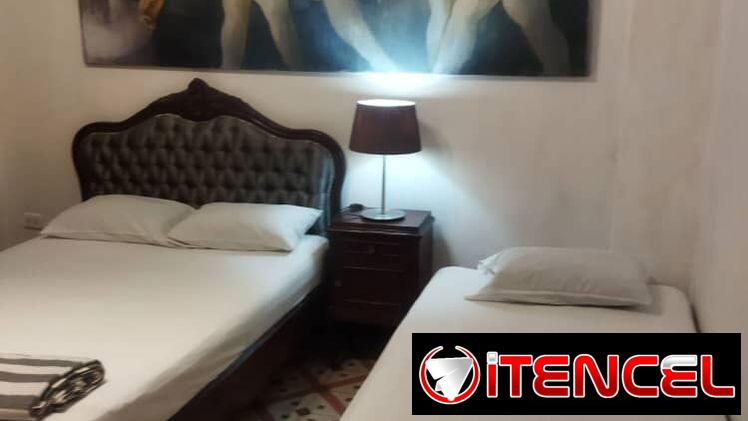 🍽️🚕🗺️ Casa Amplia de 5 Cuartos en el Corazón de La Habana Vieja REF 1305