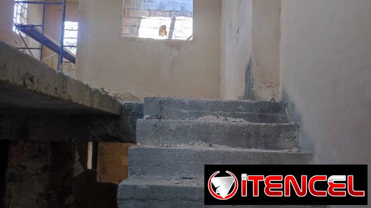 ¡CASA DE 3 NIVELES EN LA ZONA MÁS CÉNTRICA DE REGLA! EN CONSTRUCCIÓN GRAN POTENCIAL