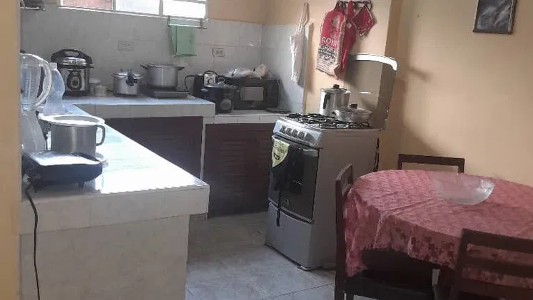 CASA | GRANDE | LISA | 3+ CUARTOS | 40000 | VENTA | PERMUTA+VUELTO | MODERNA(2010) |DUEÑO