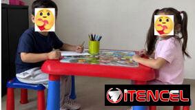 Juguete Mesa con 2 banquetas para niños