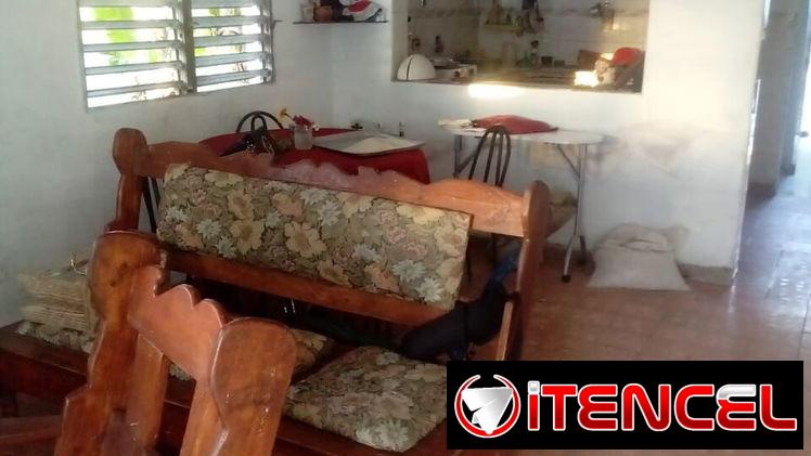 *$8000usd. En venta casa puerta de calle (PLANTA BAJA) de un biplanta en El Roble, Guanabacoa. Placa ocupada.