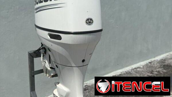 Motor fueraborda Suzuki de 150 HP, 4 tiempos y eje de 25 pulgadas (modelo 2017)