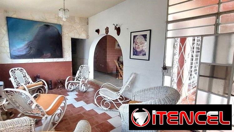 Casa de 4/4, piscina, carposh p/3 autos en Fontanar (F-41)