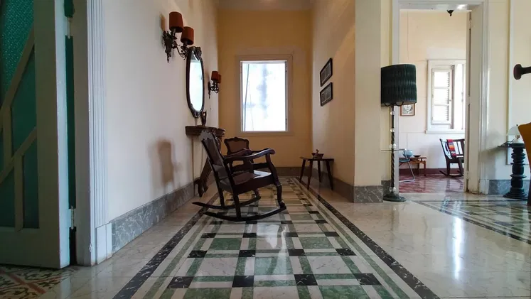 Ref # 33.Espectacular propiedad en el Vedado en la zona de las letras con 4 cuartos y medio y garaje!!!!