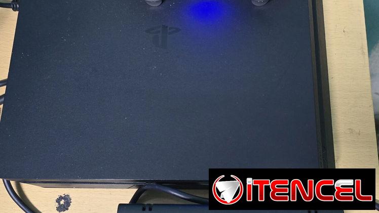 🔥ps4 slim pirateado 1 tera lleno de juegos y su mando original (unico detalle fuente de xbox adaptada)