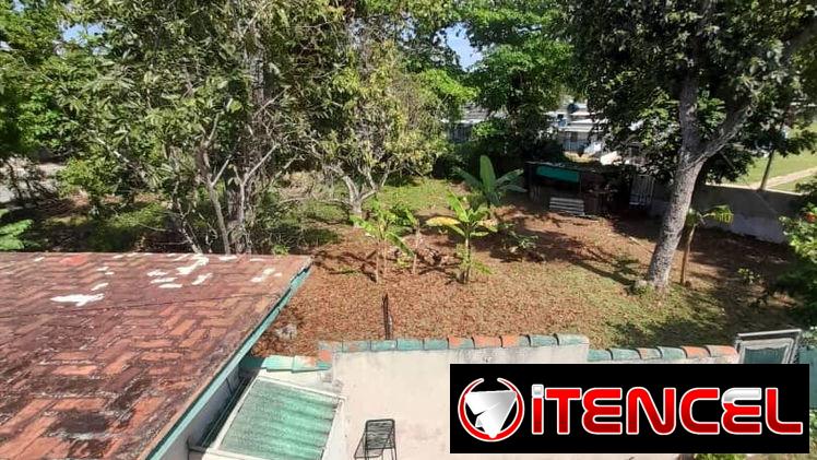 🏡Casa independiente de 4 cuartos y medio, de construcción capitalista, 3 parcelas con diferentes árboles frutales