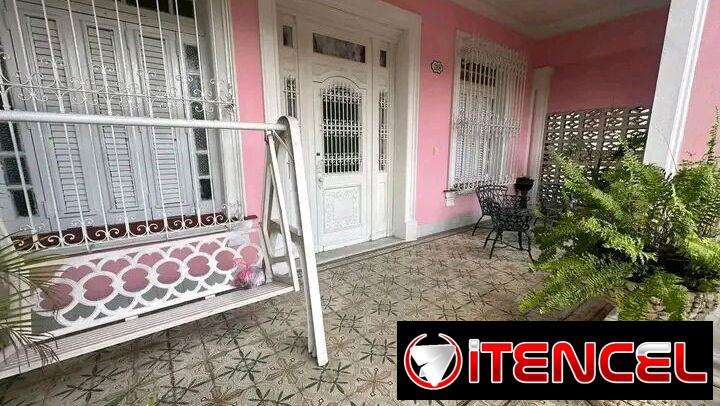 Hermosa propiedad en bajos en el Sevillano
