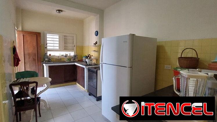 Casa de 2 plantas, 3/4 y 1/2 y garaje en Nuevo Vedado (NV-318)