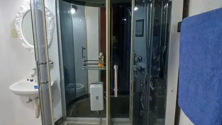 Venta o permuta de amplio Apartamento  en Zapata y A – 2 cuartos con baño privado cada uno