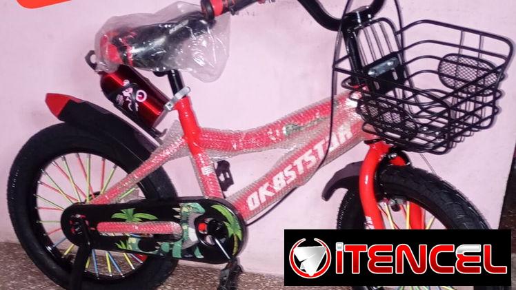 Bicicletas de niños nuevas en su caja