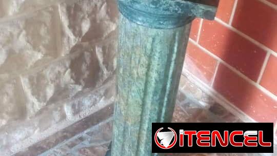 Pedestal de mármol con caracola de mármol para decorar