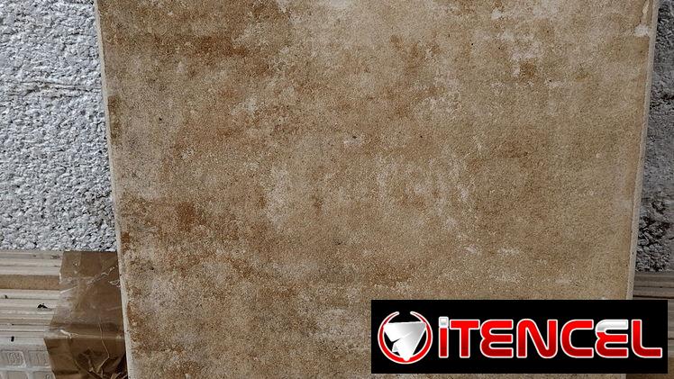 Lozas antirresvalantes para exteriores,miden 31×31 cada loza y traen 10ud a 15usd, tengo 25 metros