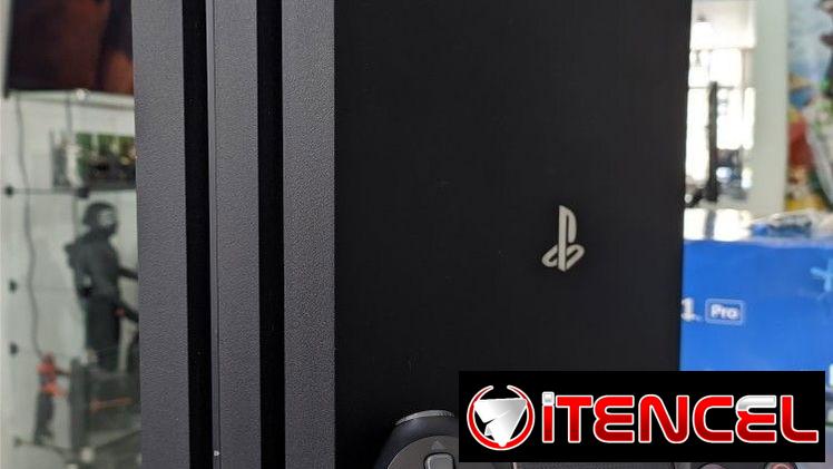 Solo en nuestra tienda .‼️PlayStation 4 PRO 1Tb como nuevo todos sus sellos . Pirateado . Incluye garantía