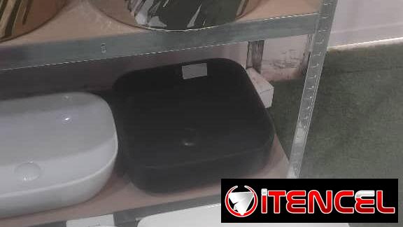 Lavamanos negro y blanco