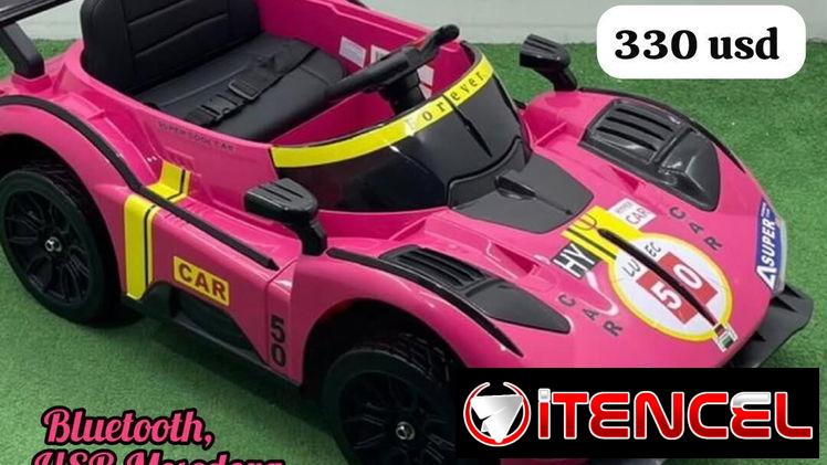 Carritos eléctricos con control remoto para los niños y niñas de la casa
