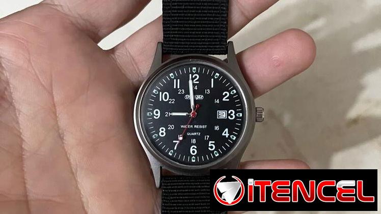 Reloj negro de hombre en 5 USD o al cambio