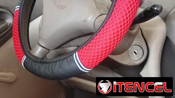 Funda para timones de autos. Color disponible en Rojo y en azul m. Nuevo.