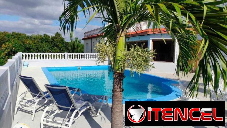 Casa con piscina en Guanabo