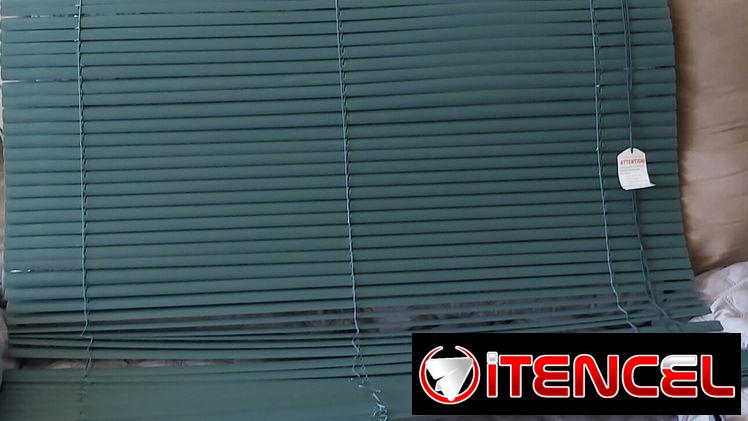 Excelente Cortinas de PVC nuevas en su caja, horizontales, color verde.