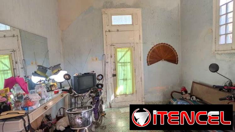 Oportunidad en Santo Suárez.  En venta amplio biplanta en bajos del año 1940, con 84,51 m² y excelente ubicación !!!