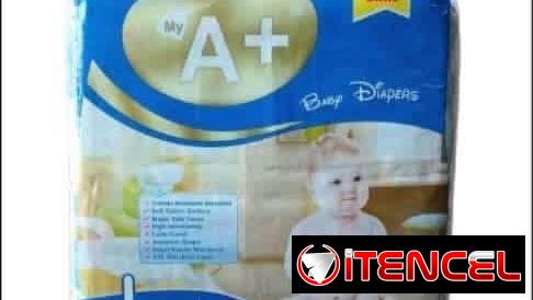 Pañales de bebé, toallitas húmedas y compotas