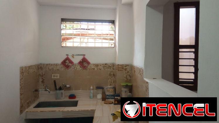 Permuto casa en marianao de 1 cuarto en bajos placa libre para Mulgoba.