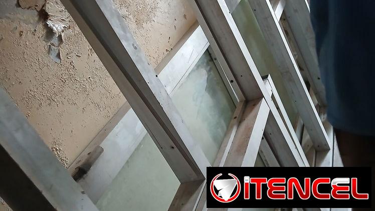 Puerta y Estructura grande para portal de aluminio y cristal 200 usd 53582376