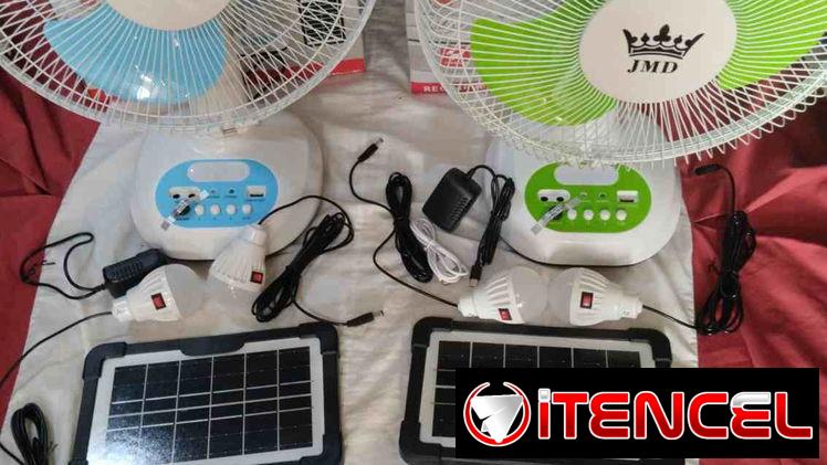 Ventilador recargable a $40000 con entrada solar y puerto USB y doble salida de bombda de bombillas y lápara luz noctura
