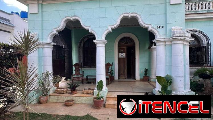 SE VENDE CASA BIPLANTA EN BAJOS – PLAYA, REPARTO LA SIERRA.*