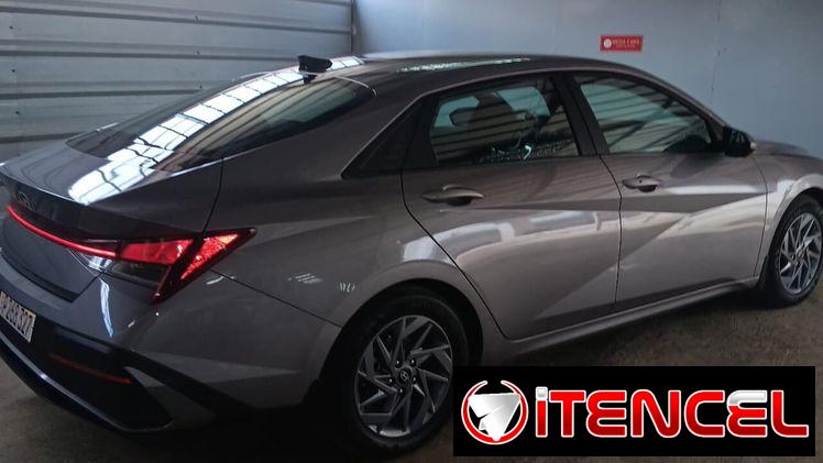 Vendo o negocio, Hyundai elantra, 2025 con 14,000 km