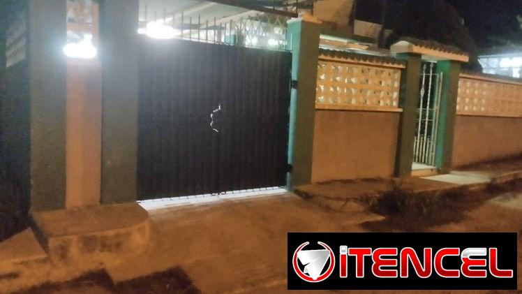 Casa 🏡 de 2 niveles en los pinos (#79)