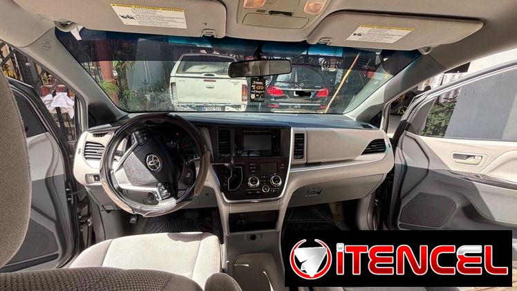 Toyota sienna en venta